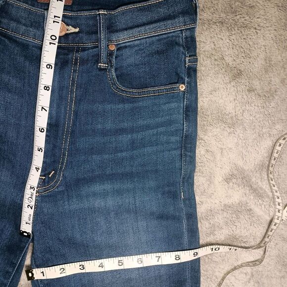 MOTHER The High Waisted Swooner Ankle Fray Jeans in Taxi Wash 27 - Picture 6 of 16